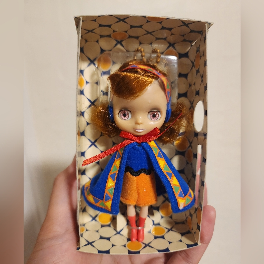 Petite Blythe PBL01 Kozy Kape Takara Tomy
